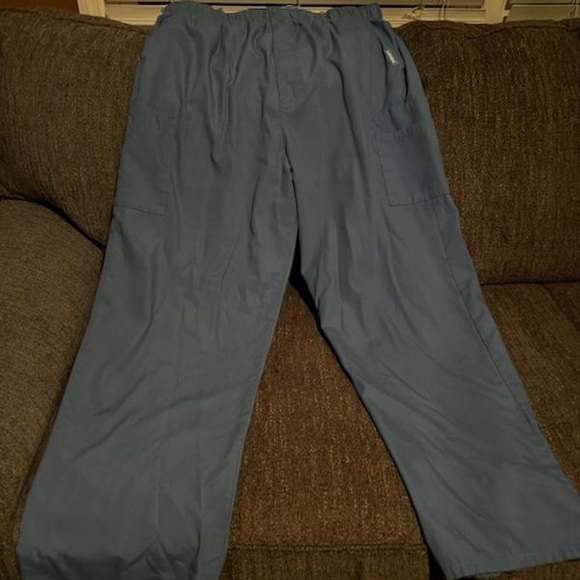 Light blue scrubs 2xl - Picture 1 of 4